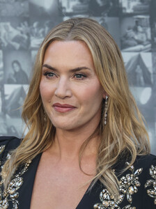 509930429_kate-winslet-lee-020.jpg