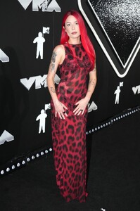 511767376_halsey-7.jpg