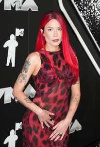 511767448_halsey-14.jpg