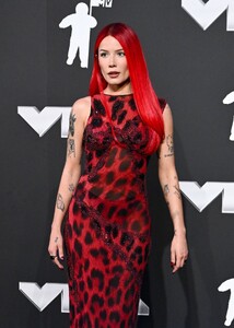 511767710_halsey-43.jpg