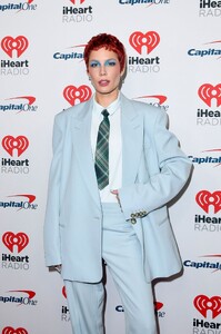 514961889_halsey-4.jpg