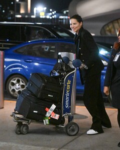 Adriana_Lima_at_JFK_Airport_in_New_York_09-23-2024__8_.thumb.jpg.cef70428b4b5c5068074e3bc7e92ce8d.jpg