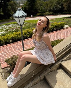 Alexis Bumgarner - Instagram [2023.04.25] 2.jpg