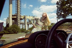 Aline_Weber_by_Yelena_Yemchuk_(Left_Hand_Drive_-_AnOther_Winter_2011)_2.thumb.jpg.cf2e5c34cb1881fc5422b8d32219e2ec.jpg