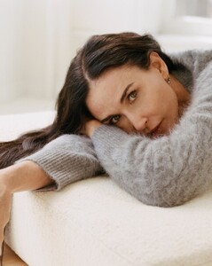 Demi-Moore-J-Crew-Fall-2024-Ad-Campaign07.jpg