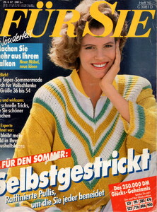 Fur Sie Germany April 1987 Elle Macpherson.jpg