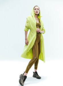 Gigi Hadid - Victorias-Secret-2024-VSX-Power-Parachute-Trench-Elevate-Contours-Plunge-Sports-Bra-Legging-2.jpg