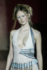 HannaTouma2005HauteCouture96.thumb.jpg.be99604a203cdde3a96520240ffd14c7.jpg