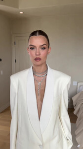 Josephine Skriver - TikTok 79.jpg