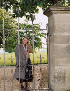 Mia-Weber-Vogue-UK-September-2012-02.thumb.jpg.3b984aa50c0a2ca2e3bb7330912f60be.jpg