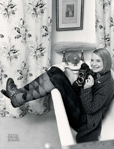 Mia-Weber-Vogue-UK-September-2012-06.thumb.jpg.a3dbe06bd8553865ccba302bb976c621.jpg