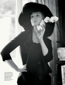 Mia-Weber-Vogue-UK-September-2012-08.thumb.jpg.eba87ead99ffcbf33c1e7e0a471f5045.jpg