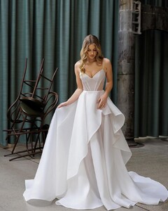 SianieAitkeninweddingdressforLeLeestudio2024Septp2.thumb.jpg.f9838cfae255670f483913547c96000e.jpg