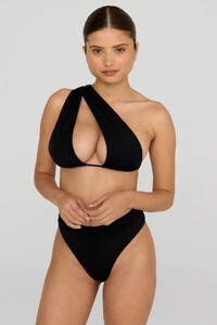 Swim_multiway_bikinitop_black_5350_RFWeb.jpg