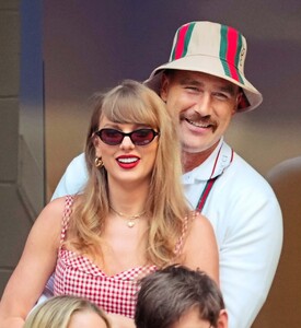 Taylor Swift - InTouch [2024.09.30] 1.jpg