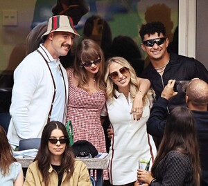 Taylor Swift - InTouch [2024.09.30] 2.jpg