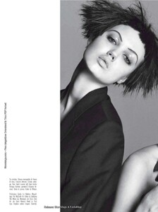 VogueItalia-201104-184.thumb.jpg.54d31f7013dc8fedb0a77202a9d3d241.jpg