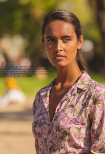 Vogue Italia, April 1990.jpg