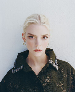 anya-taylor-joy-weekend-2024-MZ-004.thumb.jpg.d371a6dd6a2caaeb4b39e17c2a7af0f7.jpg