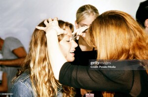 backstage oscar de la renta ss 2001 15.jpg