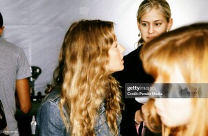 backstage oscar de la renta ss 2001 17.jpg