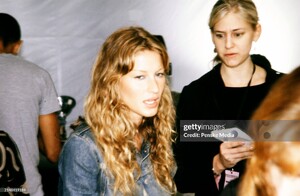 backstage oscar de la renta ss 2001 18.jpg