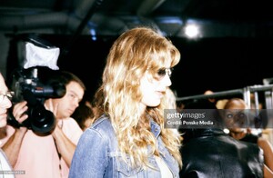 backstage oscar de la renta ss 2001 19.jpg