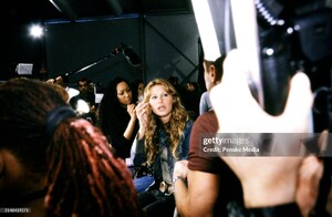 backstage oscar de la renta ss 2001 22.jpg