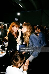 backstage oscar de la renta ss 2001 6.jpg