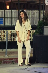 emmy-rossum-out-in-los-angeles-08-27-2024-3.jpg