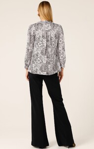 florentine-blouse-in-black-white-floral-tops-42500077125881.jpg