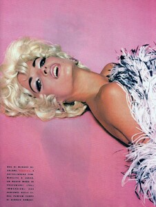 italia-vogue-october-1990-89.thumb.jpg.a90b585027f8fa641a315ec24459b610.jpg