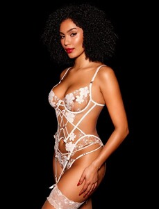jaida-white_honey-birdette-13.thumb.jpg.6570008908e2ffbee1f0e4957c016846.jpg