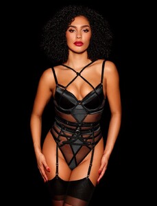jaida-white_honey-birdette-2.thumb.jpg.edb76ebcd40bf6cb9d4df3729a3e3107.jpg
