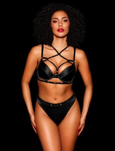 jaida-white_honey-birdette-5.thumb.jpg.75bef45bfa23870a5174b9cec6a381ae.jpg