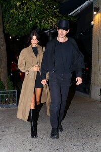 kaia-gerber-s-nyc-night-out-chic-simplicity-meets-celebrity-romance-08-20-2024-0.jpg