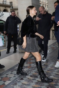 natalie-portman-flaunts-legs-post-dior-pfw-show-09-24-2024-3.jpg