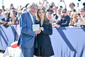 natalie-portman-stuns-in-dior-at-deauville-american-film-festival-09-14-2024-7.jpg