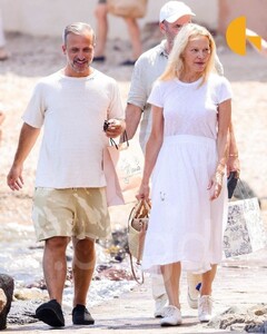 pamela-anderson-in-saint-tropez-07-16-2024-1.jpg
