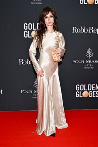 sophie-thatcher-at-golden-globes-announces-the-road-to-the-golden-globes-party-in-toronto-09-07-2024-6.jpg