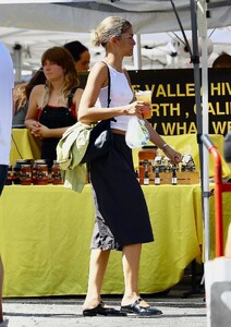zendaya-and-tom-holland-out-shopping-in-calabasas-08-31-2024-4.jpg