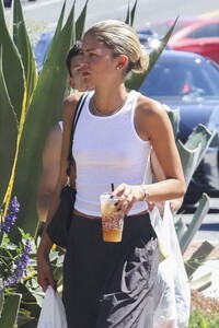zendaya-and-tom-holland-out-shopping-in-calabasas-08-31-2024-8.jpg
