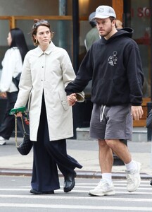 zoey-deutch-and-jimmy-tatro-s-manhattan-love-story-09-23-2024-5.jpg
