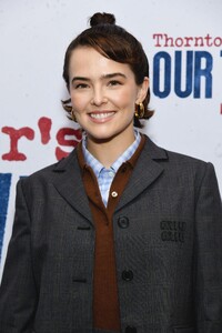 zoey-deutch-our-town-photocall-in-new-york-6.jpg