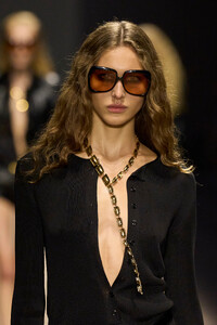 00007-tom-ford-spring-2024-ready-to-wear-credit-detail-gorunway.thumb.jpg.39f5ba30bbd1c5c4fd40160019f1c992.jpg
