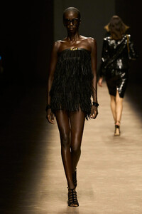 00008-tom-ford-spring-2024-ready-to-wear-credit-gorunway.thumb.jpg.6f4e548d2a4d4700d87770d79294a944.jpg
