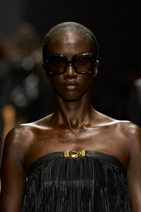 00017-tom-ford-spring-2024-ready-to-wear-credit-detail-gorunway.thumb.jpg.823cebf3033c8090ee5dfa792c81c5f2.jpg