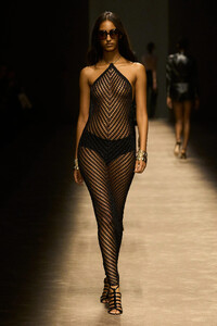 00044-tom-ford-spring-2024-ready-to-wear-credit-gorunway.thumb.jpg.ca44558562ac03647cfa69b3952c2c48.jpg