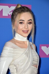 18vmas-carpet_016.jpg