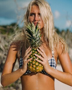 [2022.01.06] lindsaydemyan_alvin_271365269_646511200023556_261445115983584778_n.jpg